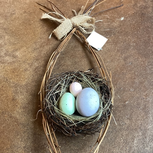 Easter Decor 🐣 - Picture 3 of 5